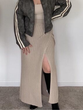 Ribbed Beige Knit Maxi Skirt with Front Slit